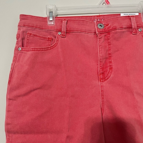NWT Style & Co Women’s Denim Cherry Bliss Bermuda Mid Rise Shorts - Picture 4 of 8